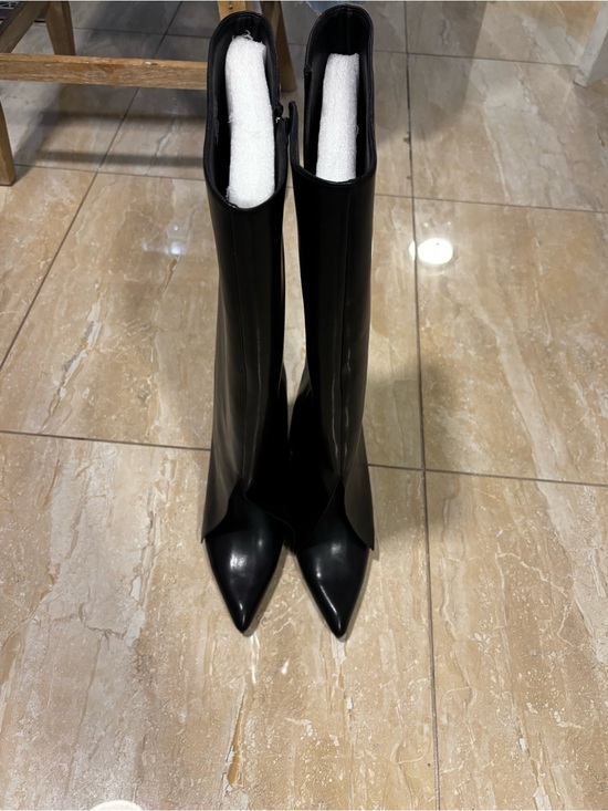 Urban Revivo Shoes - Brand new Urban Revivo Black Knee-High Pointed-Toe Heeled Boots